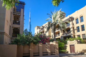 Elegant Old Town Escape with Burj Views & Near Mall
